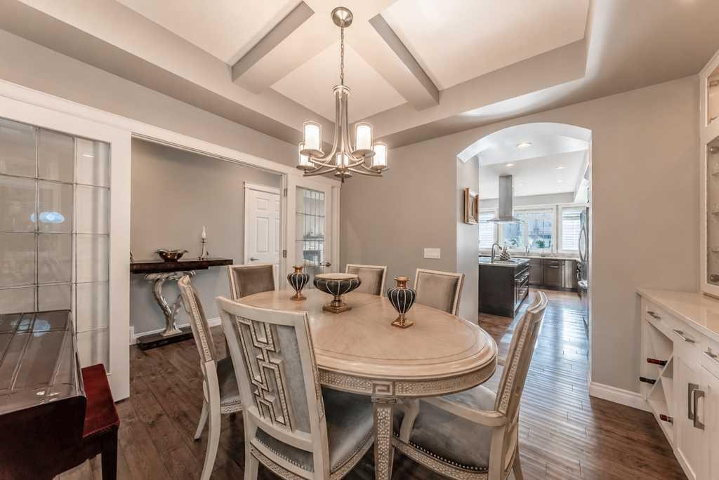 23 Aspen Summit Mount Sw, Calgary, AB - Indoor Photo Showing Dining Room