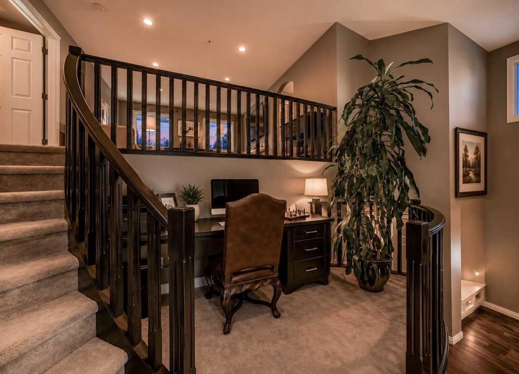 23 Aspen Summit Mount Sw, Calgary, AB - Indoor Photo Showing Other Room