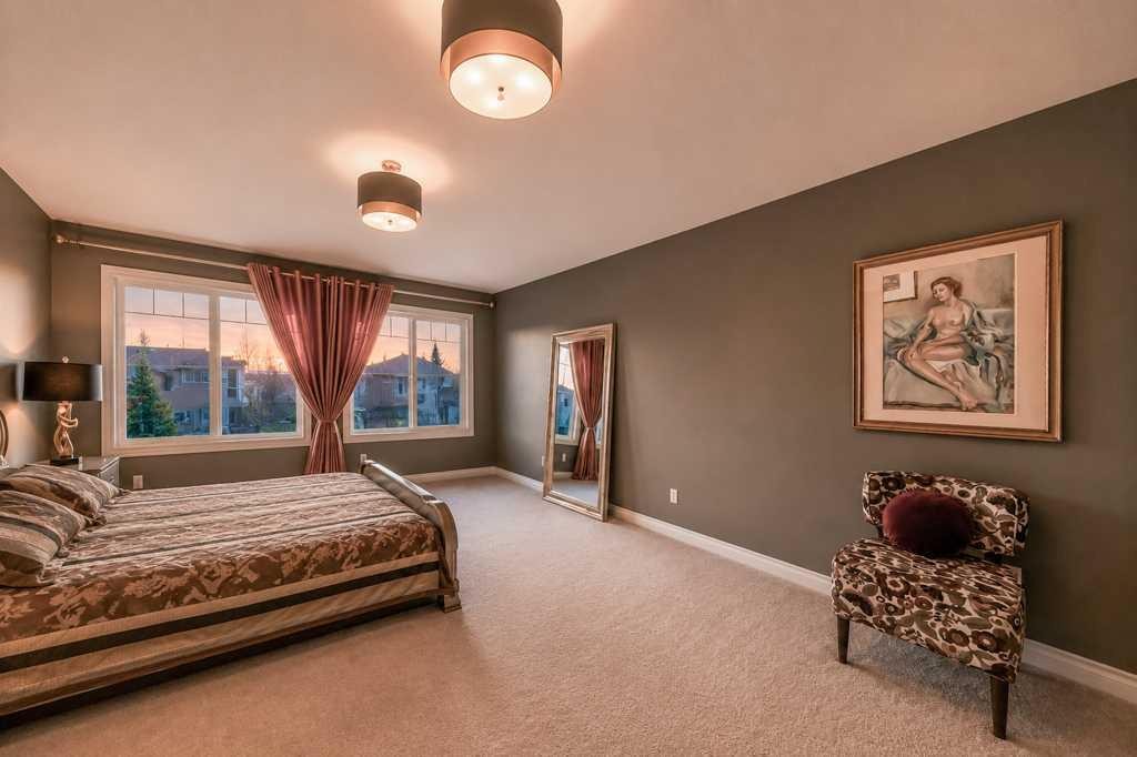 23 Aspen Summit Mount Sw, Calgary, AB - Indoor Photo Showing Bedroom