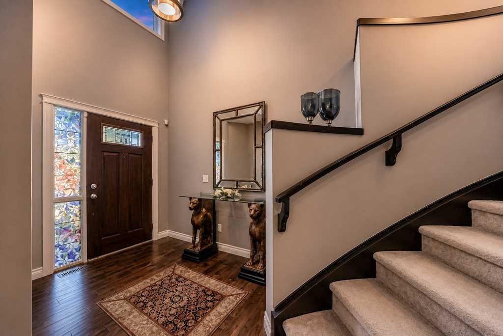 23 Aspen Summit Mount Sw, Calgary, AB - Indoor Photo Showing Other Room
