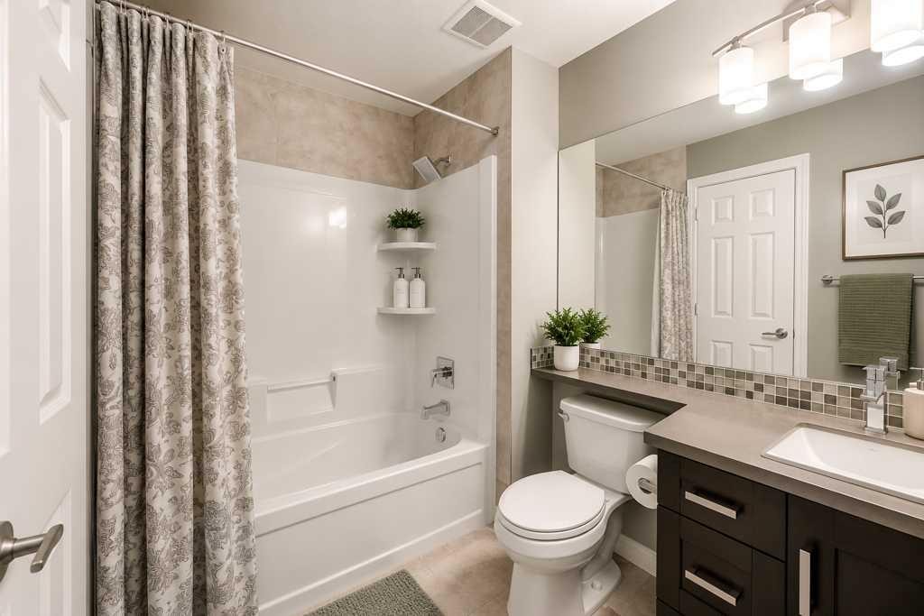 23 Aspen Summit Mount Sw, Calgary, AB - Indoor Photo Showing Bathroom