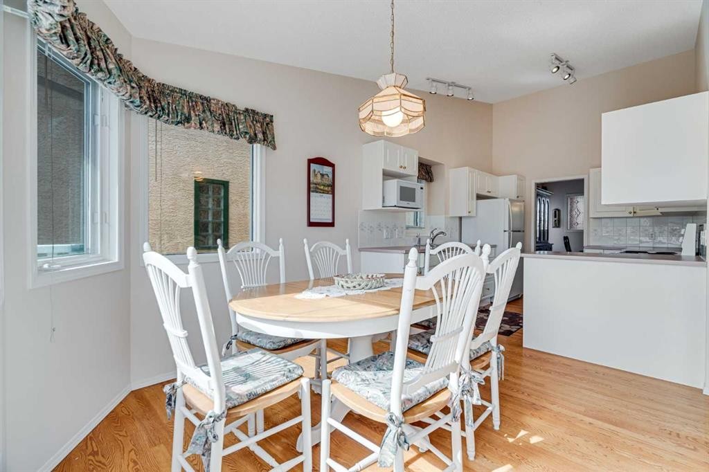 58 Evergreen Bay Sw, Calgary, AB - Indoor Photo Showing Dining Room