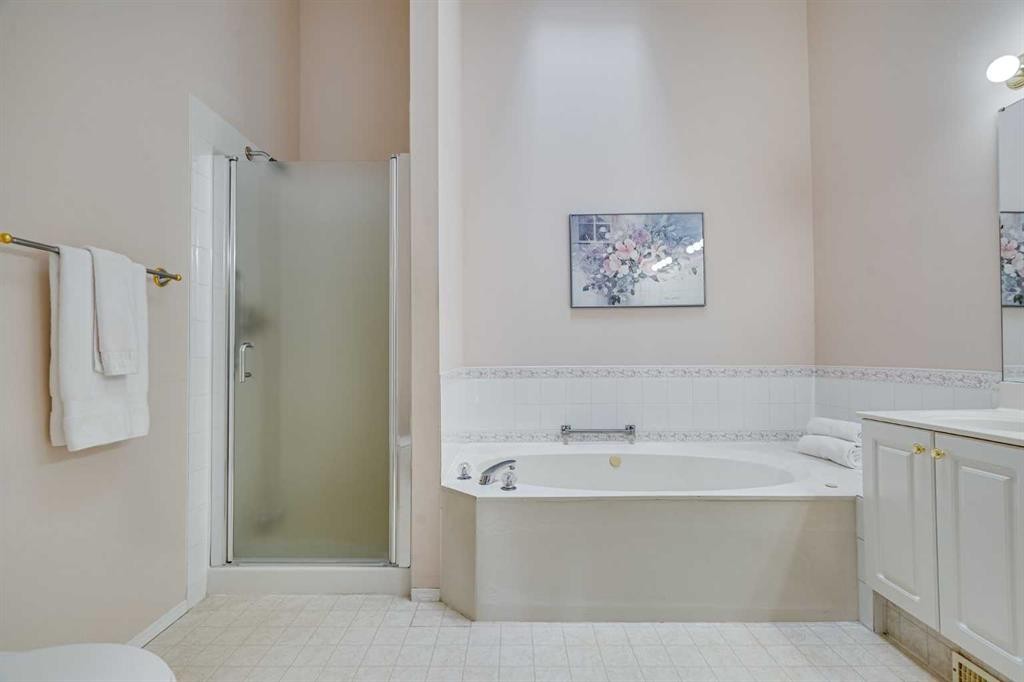 58 Evergreen Bay Sw, Calgary, AB - Indoor Photo Showing Bathroom