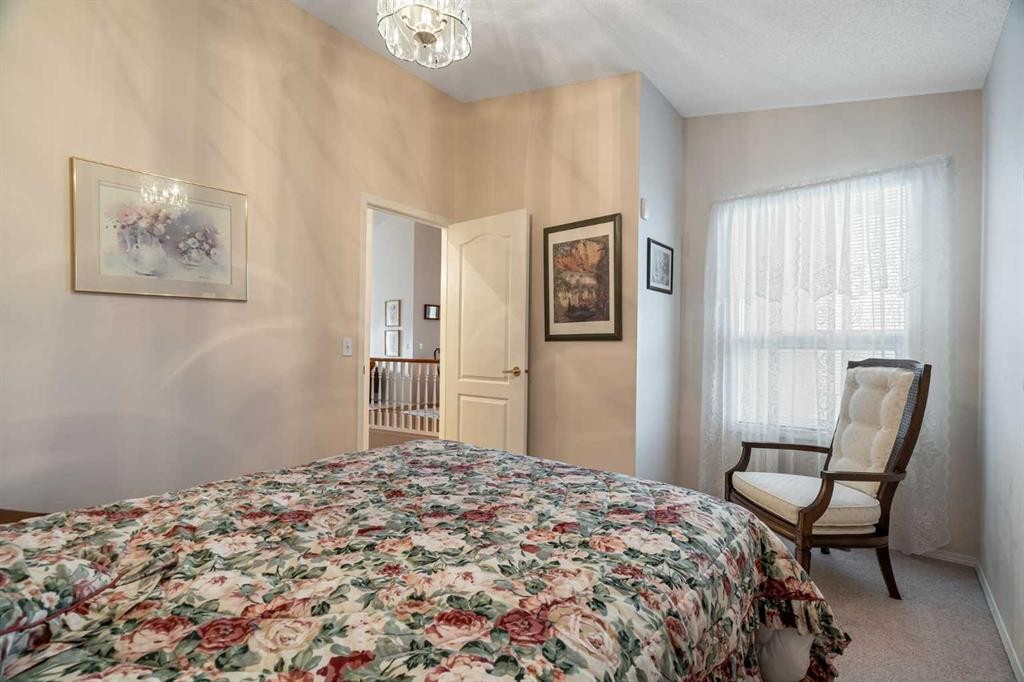 58 Evergreen Bay Sw, Calgary, AB - Indoor Photo Showing Bedroom