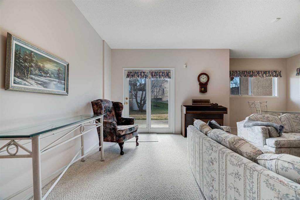 58 Evergreen Bay Sw, Calgary, AB - Indoor Photo Showing Other Room
