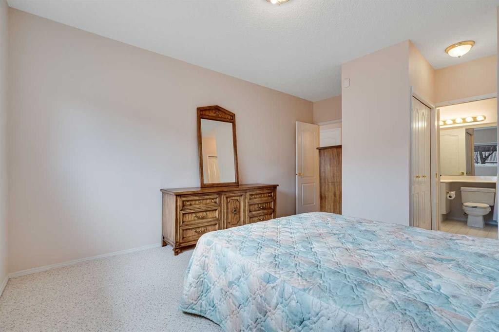 58 Evergreen Bay Sw, Calgary, AB - Indoor Photo Showing Bedroom