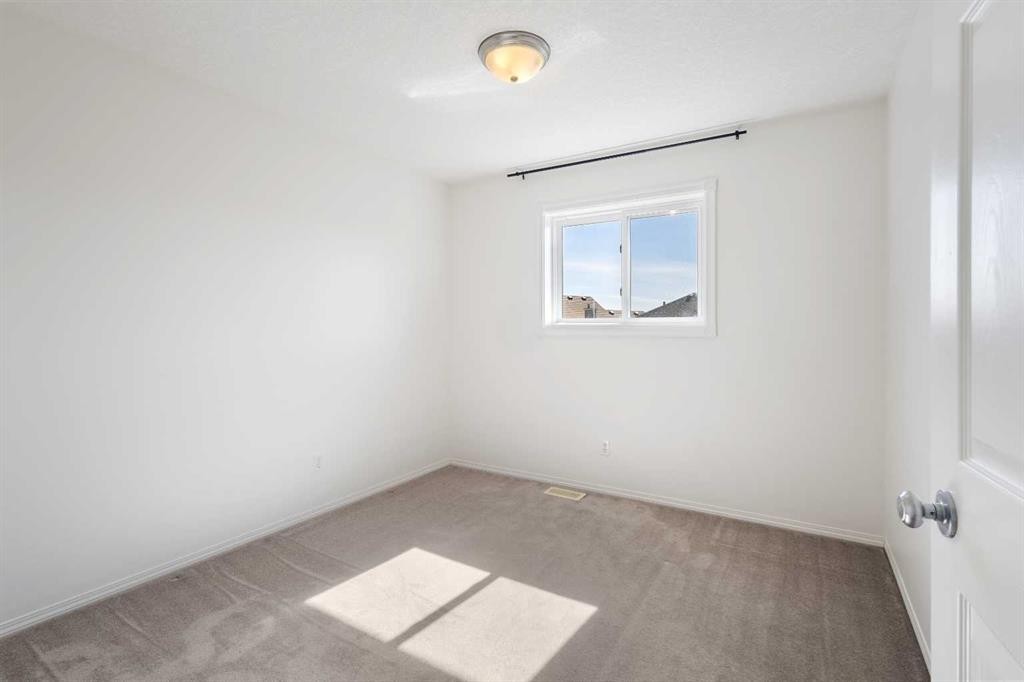 112 Everridge Drive Sw, Calgary, AB - Indoor Photo Showing Other Room