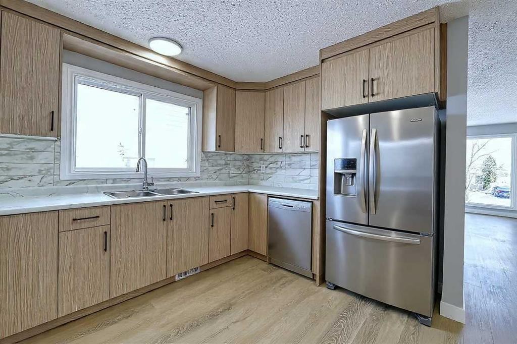 71 Falton Drive Ne, Calgary, AB - Indoor Photo Showing Kitchen With Double Sink