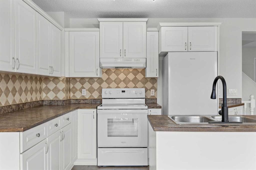 289 Hidden Spring Green Nw, Calgary, AB - Indoor Photo Showing Kitchen With Double Sink