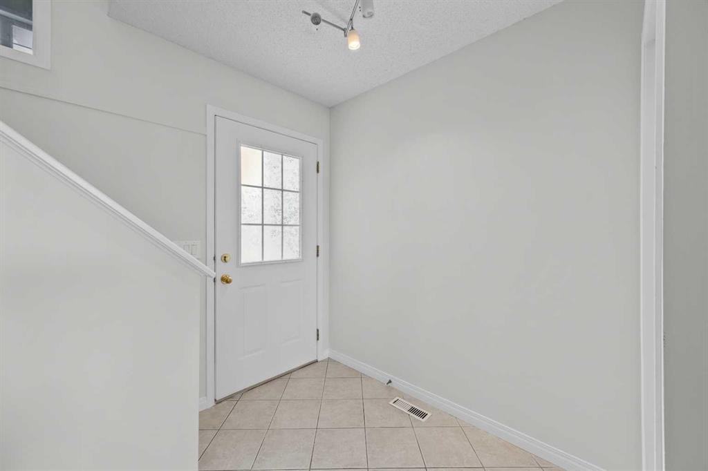 289 Hidden Spring Green Nw, Calgary, AB - Indoor Photo Showing Other Room