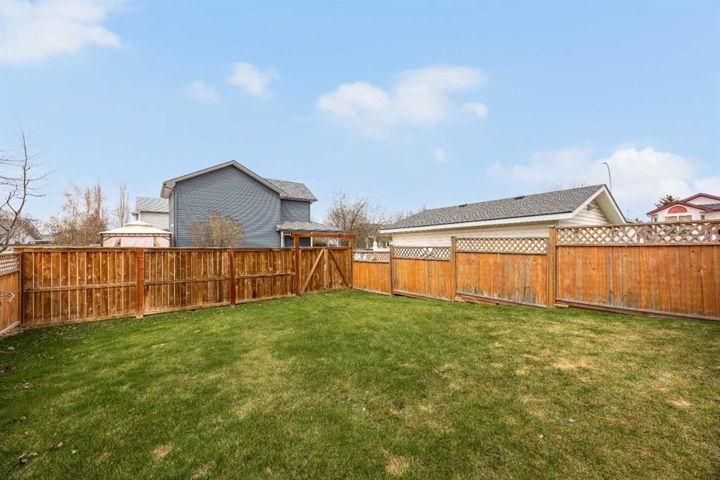 289 Hidden Spring Green Nw, Calgary, AB - Outdoor