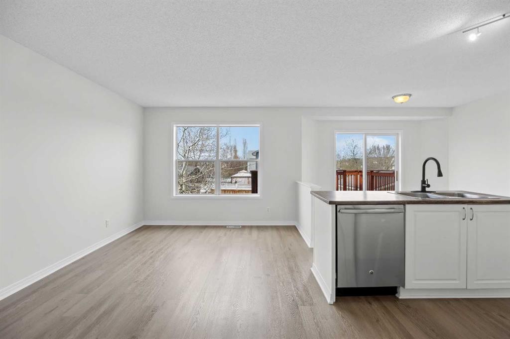 289 Hidden Spring Green Nw, Calgary, AB - Indoor