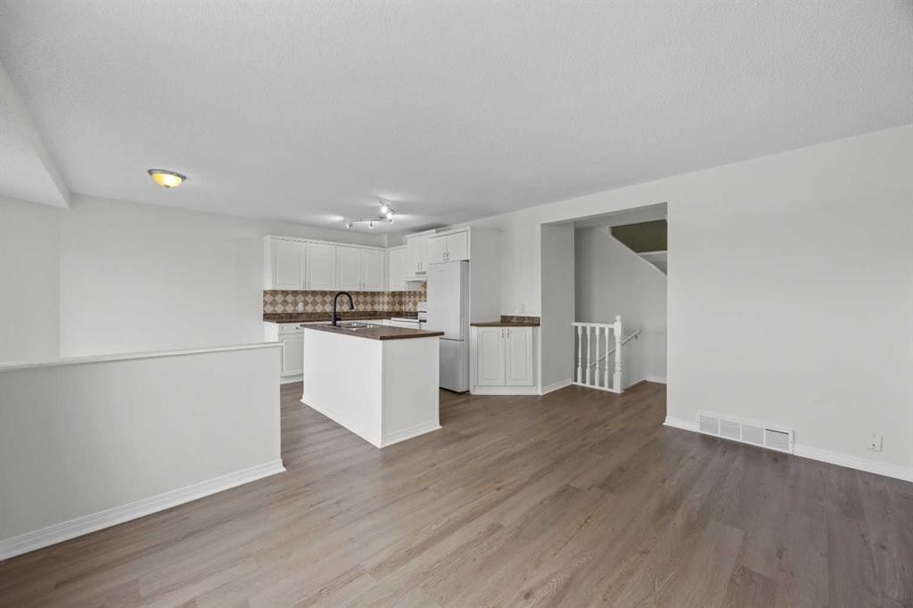289 Hidden Spring Green Nw, Calgary, AB - Indoor Photo Showing Kitchen
