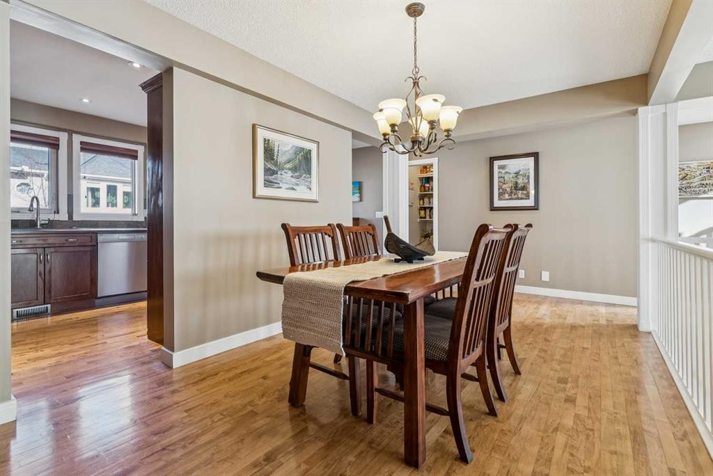 110 Candle Terrace Sw, Calgary, AB - Indoor Photo Showing Dining Room