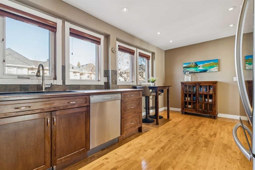 110 Candle Terrace Sw, Calgary, AB - Indoor Photo Showing Kitchen