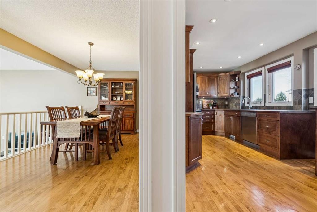 110 Candle Terrace Sw, Calgary, AB - Indoor Photo Showing Dining Room