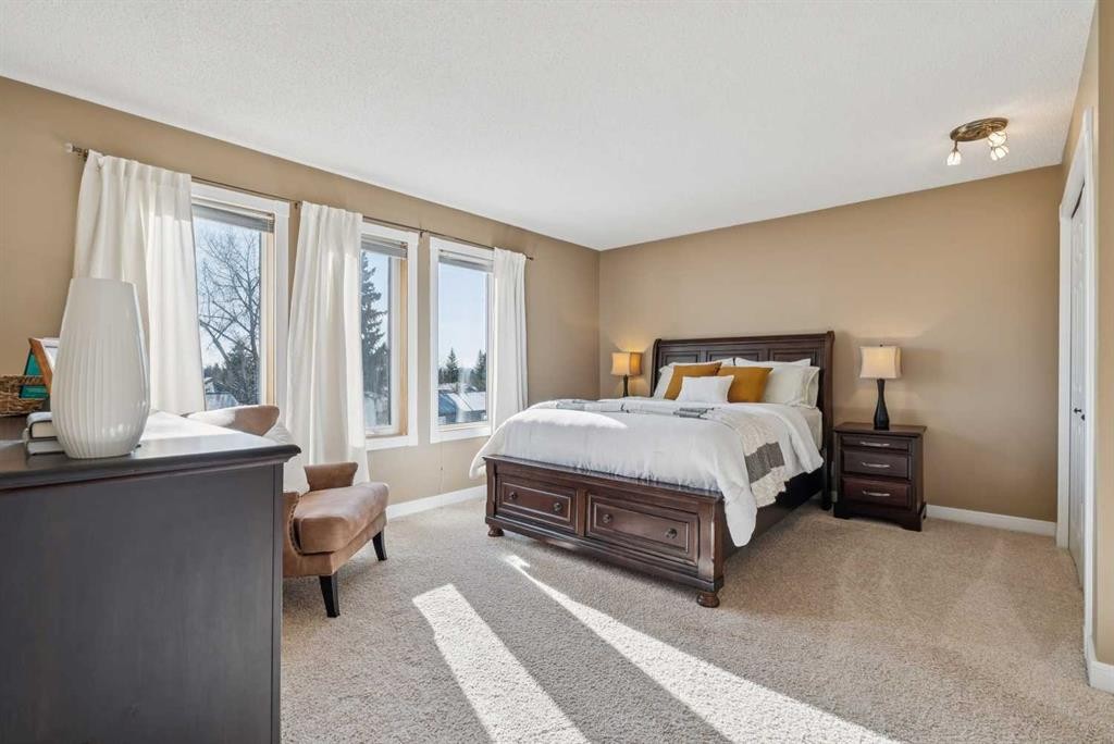 110 Candle Terrace Sw, Calgary, AB - Indoor Photo Showing Bedroom