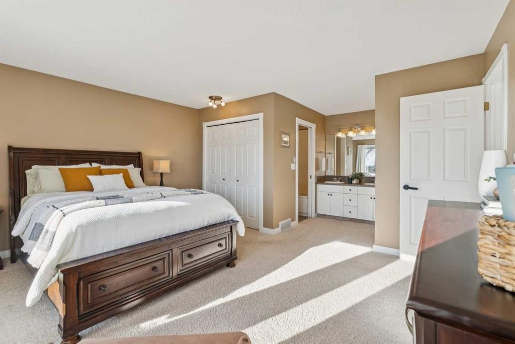110 Candle Terrace Sw, Calgary, AB - Indoor Photo Showing Bedroom