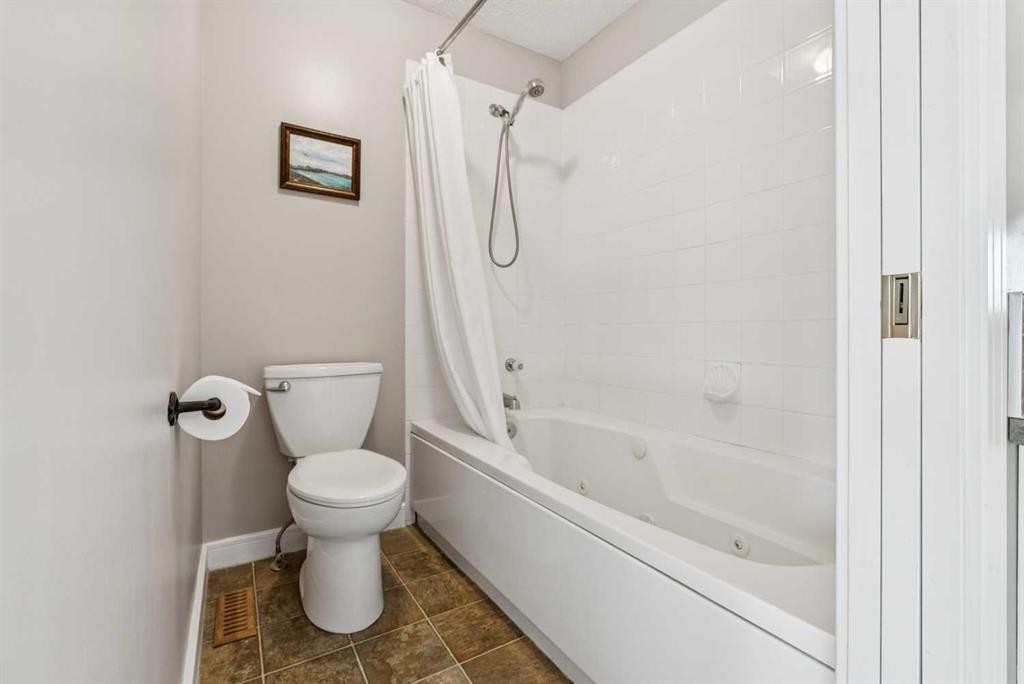 110 Candle Terrace Sw, Calgary, AB - Indoor Photo Showing Bathroom
