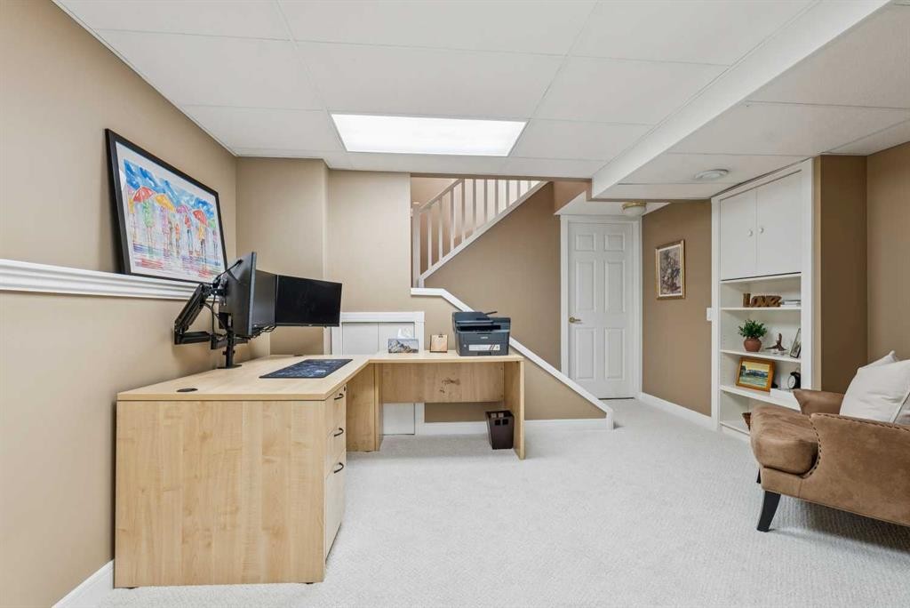 110 Candle Terrace Sw, Calgary, AB - Indoor