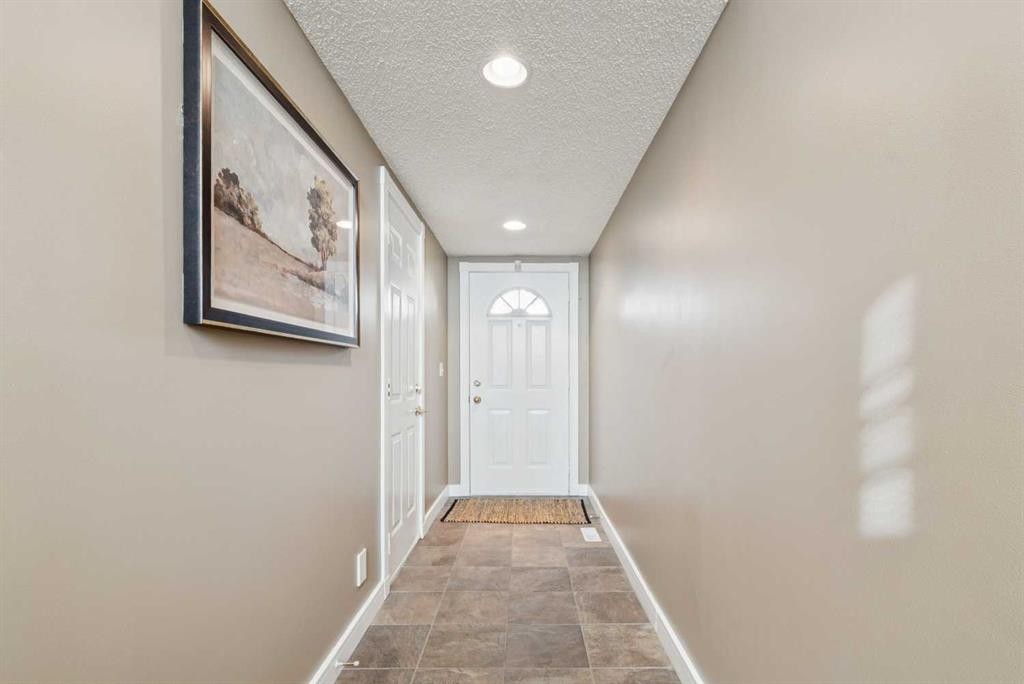 110 Candle Terrace Sw, Calgary, AB - Indoor Photo Showing Other Room