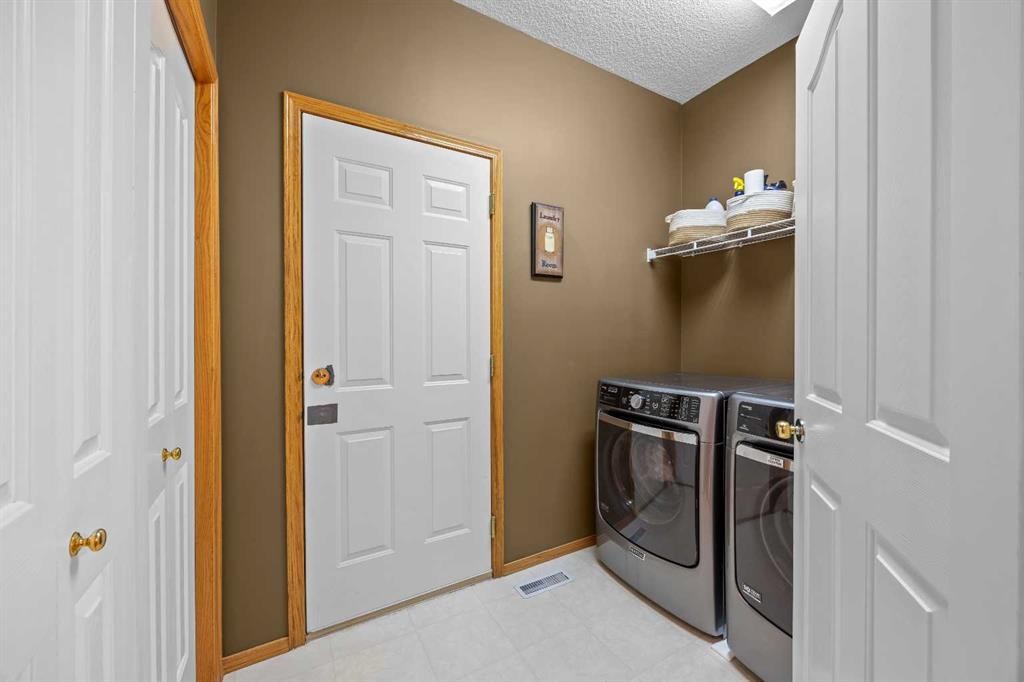 30 Gleneagles View, Cochrane, AB - Indoor Photo Showing Laundry Room