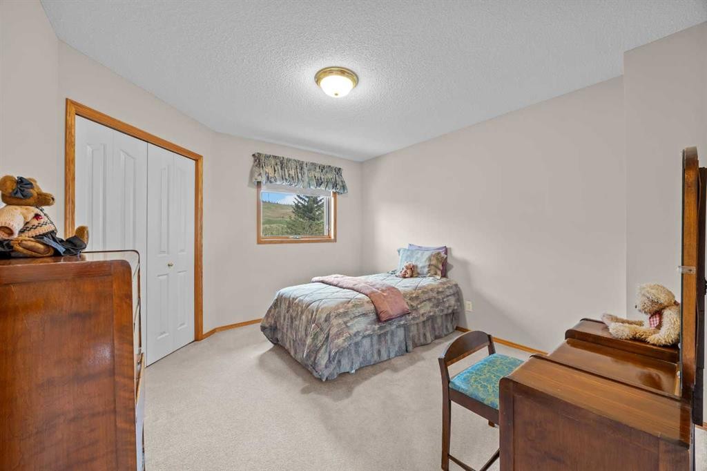 30 Gleneagles View, Cochrane, AB - Indoor Photo Showing Bedroom