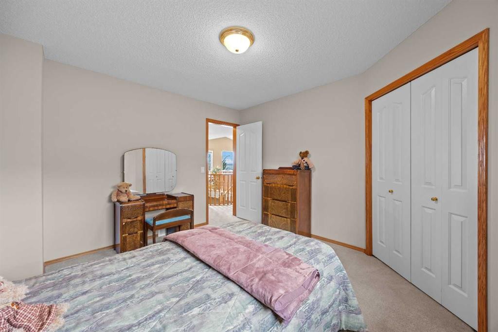 30 Gleneagles View, Cochrane, AB - Indoor Photo Showing Bedroom