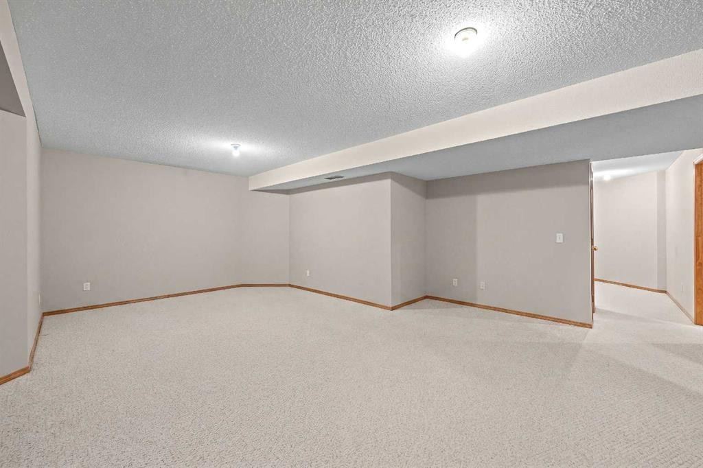 30 Gleneagles View, Cochrane, AB - Indoor Photo Showing Other Room