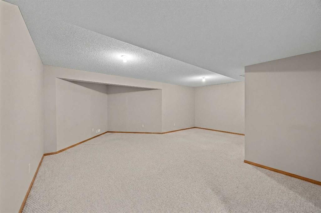 30 Gleneagles View, Cochrane, AB - Indoor Photo Showing Other Room