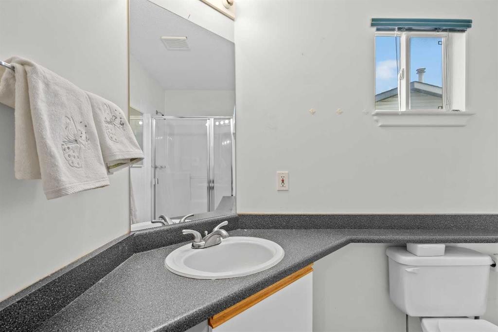 242 Hidden Spring Mews Nw, Calgary, AB - Indoor Photo Showing Bathroom