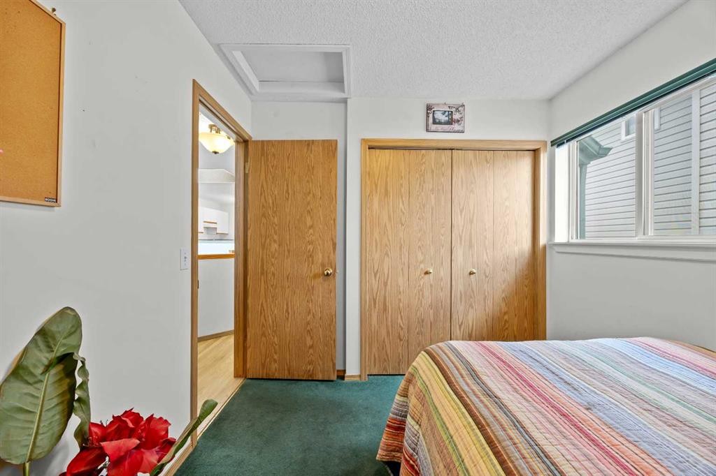 242 Hidden Spring Mews Nw, Calgary, AB - Indoor Photo Showing Bedroom