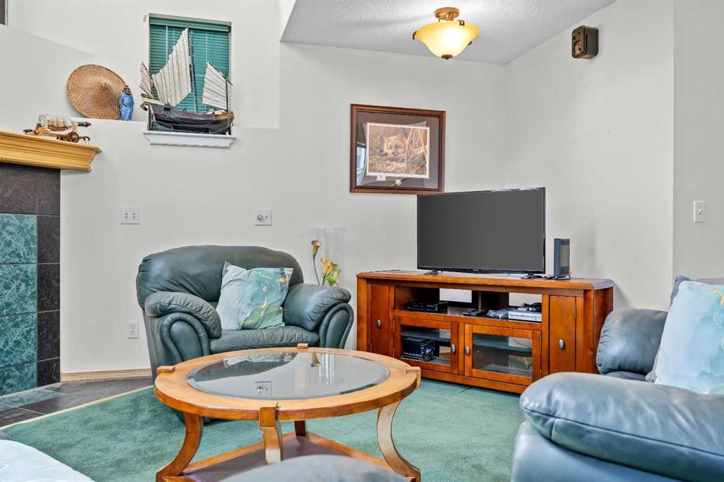 242 Hidden Spring Mews Nw, Calgary, AB - Indoor Photo Showing Other Room