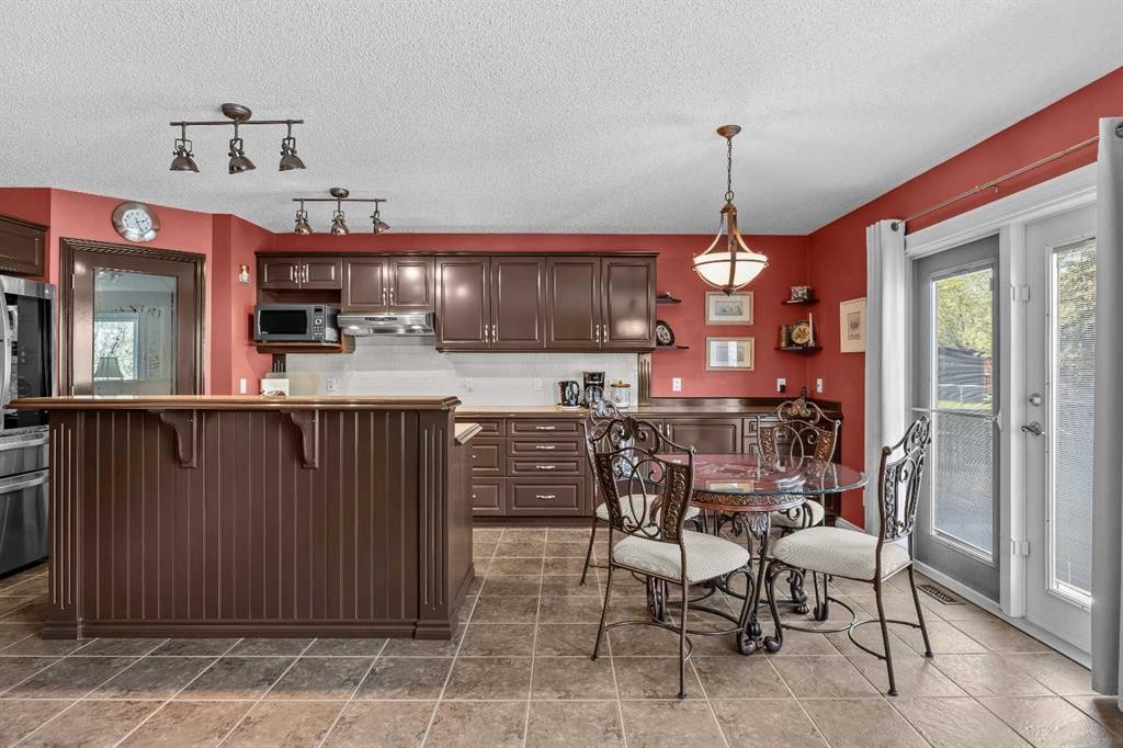 11178 Hidden Valley Drive Nw, Calgary, AB - Indoor Photo Showing Other Room