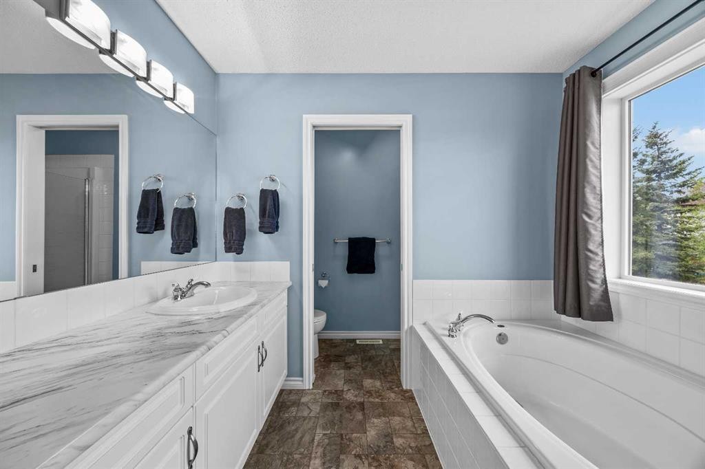 11178 Hidden Valley Drive Nw, Calgary, AB - Indoor Photo Showing Bathroom
