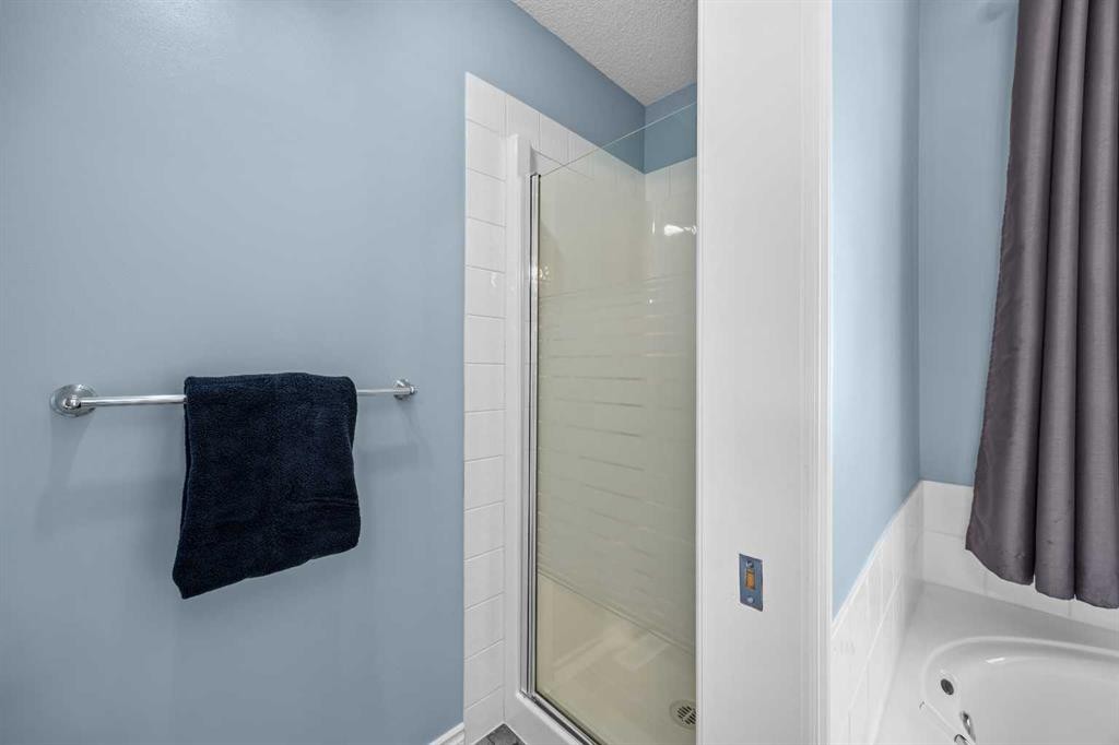 11178 Hidden Valley Drive Nw, Calgary, AB - Indoor Photo Showing Bathroom