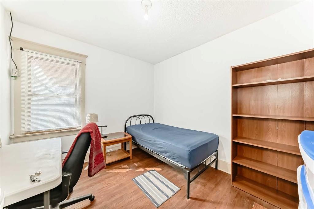 1227 13 Avenue Sw, Calgary, AB - Indoor Photo Showing Bedroom