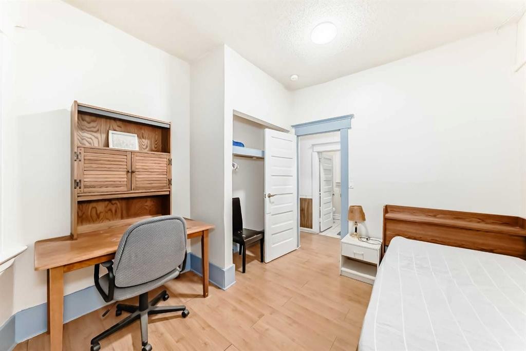 1227 13 Avenue Sw, Calgary, AB - Indoor Photo Showing Bedroom