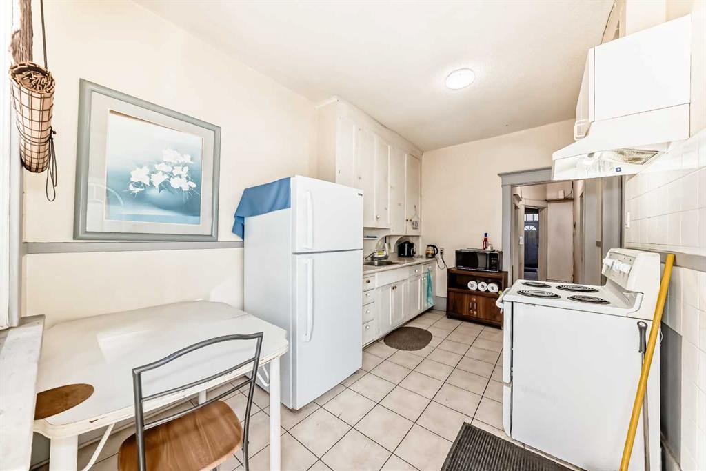 1227 13 Avenue Sw, Calgary, AB - Indoor