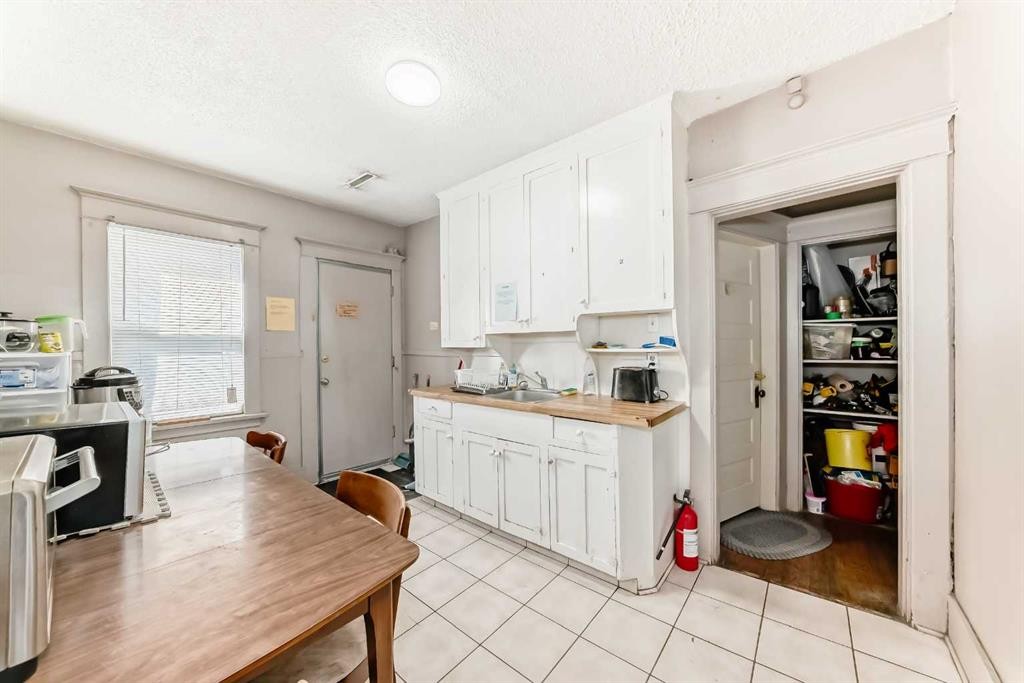 1227 13 Avenue Sw, Calgary, AB - Indoor Photo Showing Other Room