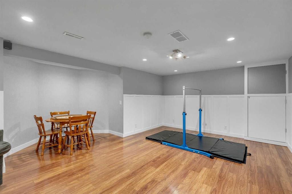 941 Riverview Place Se, Calgary, AB - Indoor