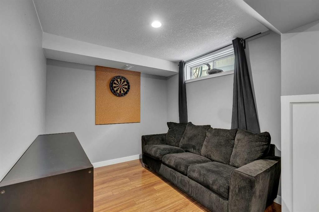 941 Riverview Place Se, Calgary, AB - Indoor Photo Showing Living Room