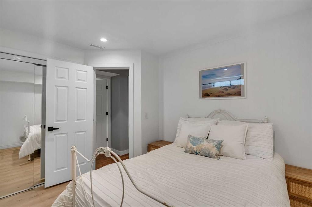 941 Riverview Place Se, Calgary, AB - Indoor Photo Showing Bedroom