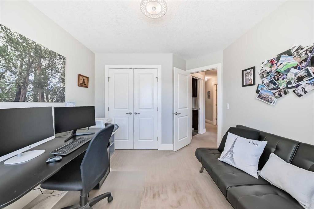 425 36 Avenue Nw, Calgary, AB - Indoor Photo Showing Office