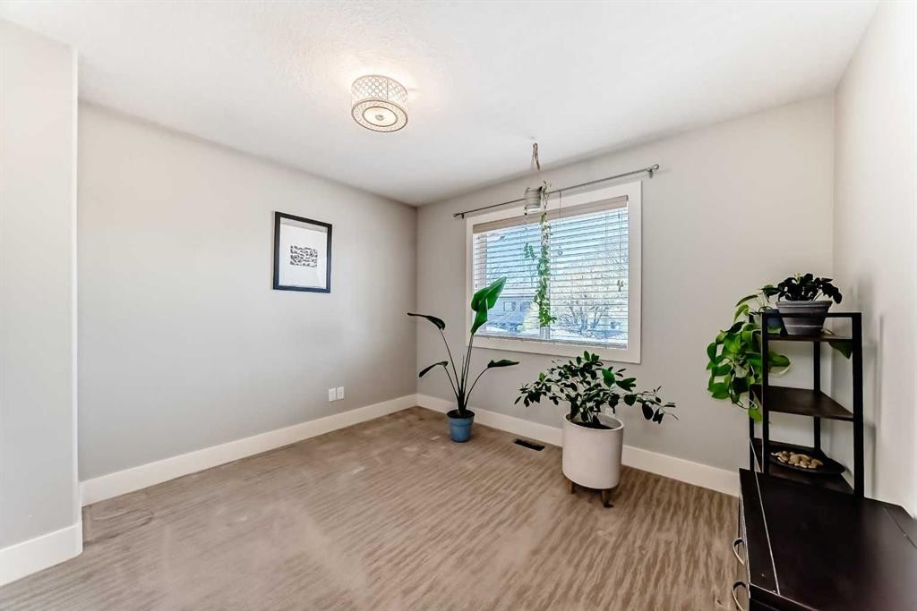 425 36 Avenue Nw, Calgary, AB - Indoor