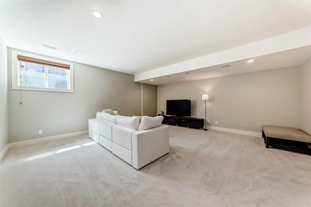 425 36 Avenue Nw, Calgary, AB - Indoor