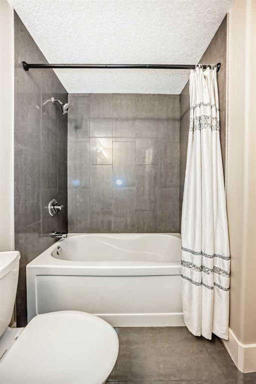 425 36 Avenue Nw, Calgary, AB - Indoor Photo Showing Bathroom