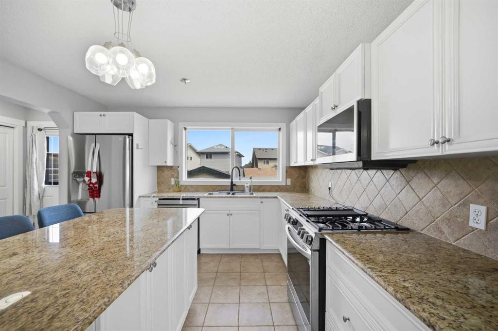 39 Panora Square Nw, Calgary, AB - Indoor Photo Showing Kitchen With Stainless Steel Kitchen With Double Sink With Upgraded Kitchen