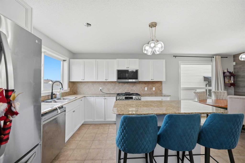 39 Panora Square Nw, Calgary, AB - Indoor Photo Showing Kitchen With Double Sink