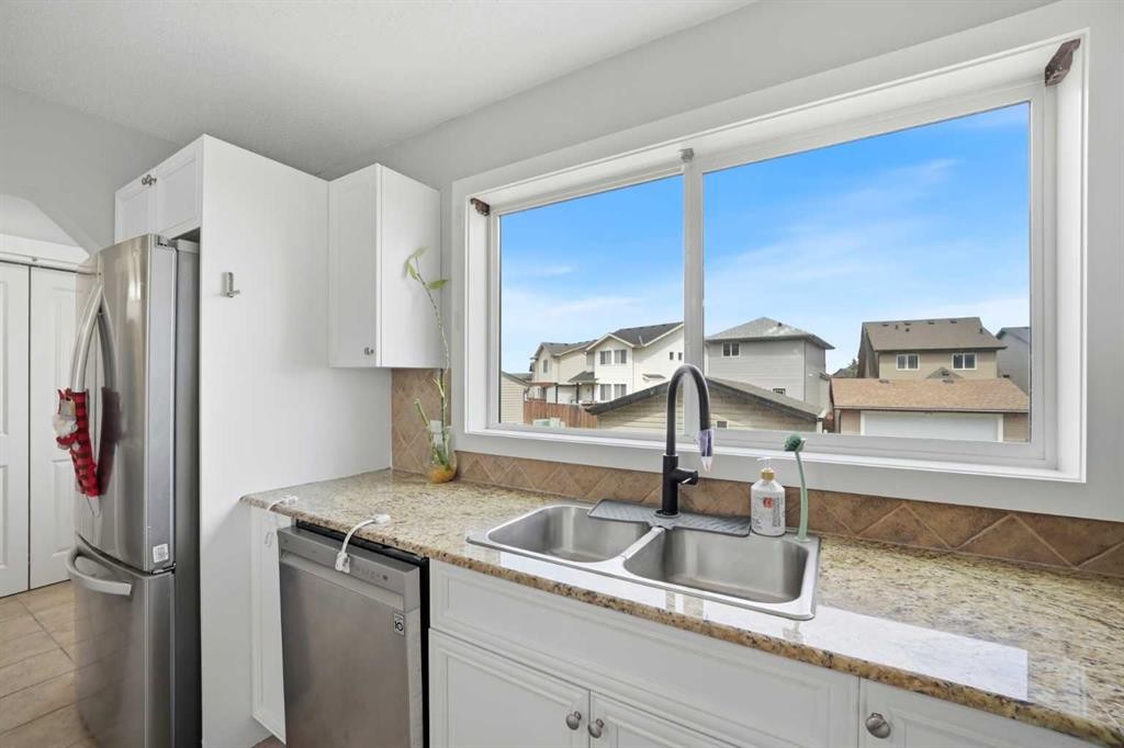 39 Panora Square Nw, Calgary, AB - Indoor Photo Showing Kitchen With Double Sink